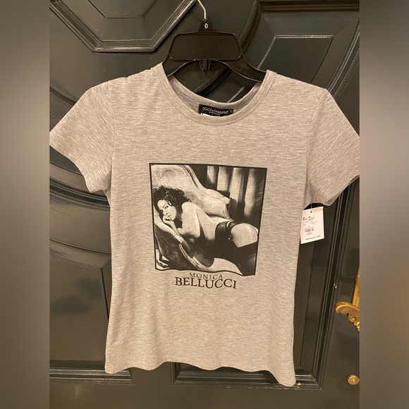 Dolce Gabana tee💗 - Picture 1 of 8